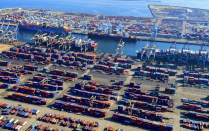 美国港口上演“世纪大堵塞”，原因如此简单？